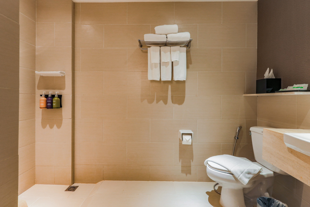 Двухместный номер Standard с балконом 2 отдельные кровати в Holiday Inn Resort Phuket Surin Beach, an IHG Hotel
