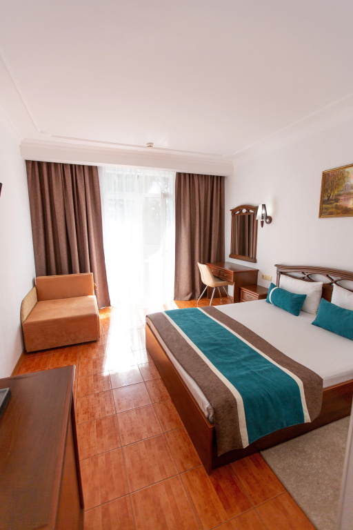 Deluxe 1 floor Double room with park view (full double bed)
