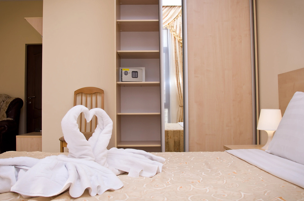 Plaza Hotel Room Type - Double Junior Suite with balcony and with view full double bed