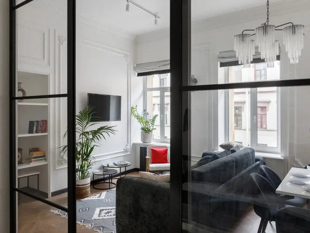 Апартаменты D apartments белая студия с гостиной зоной у Летнего сада и Михайловского замка — фото