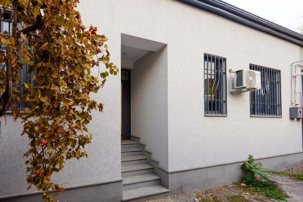 Kamenny Dom na Ulitse Horenatsi Private House