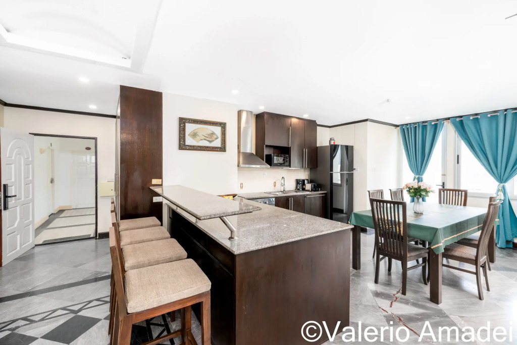 Трёхместный номер Standard с балконом и с красивым видом из окна в Апартаменты OMNIA  Phuket - Waterfront Karon
