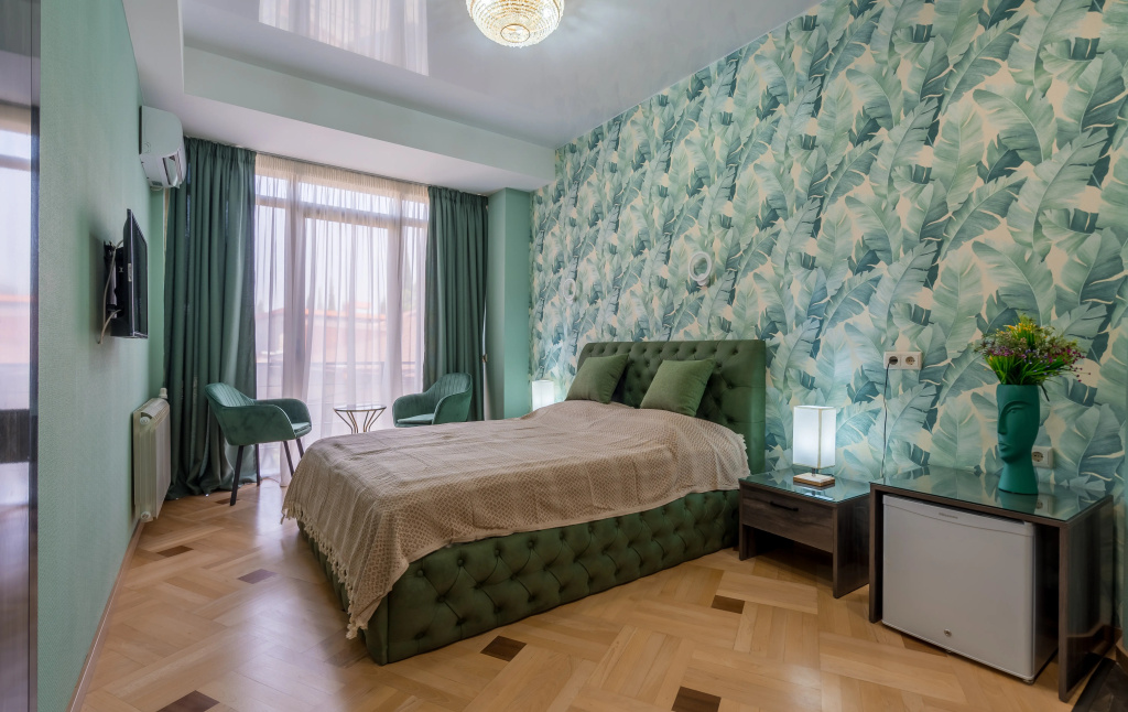 Classic Double room with city view (full double bed)