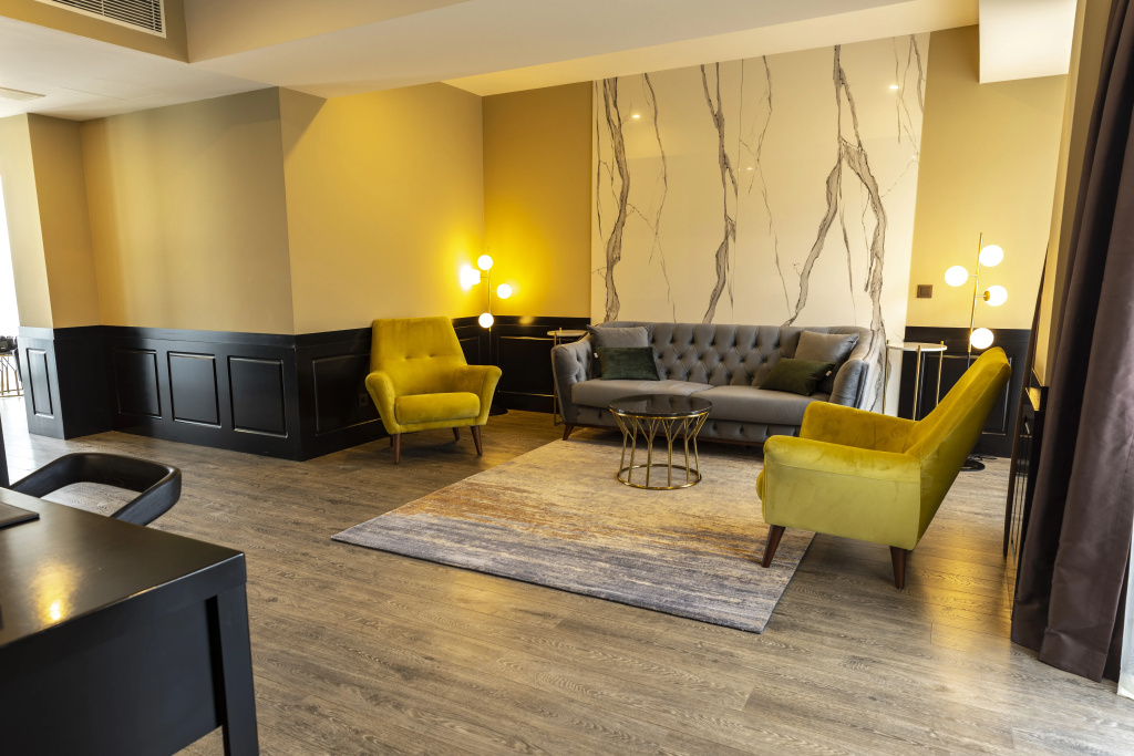Lobby & Reception