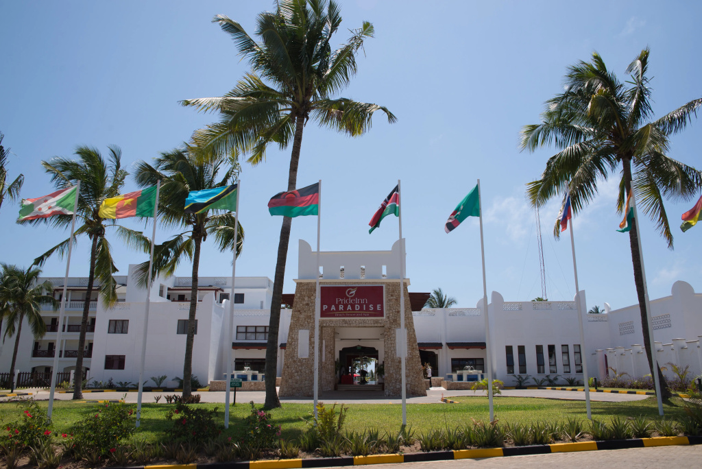 PrideInn Paradise Beach Resort & Spa Hotel
