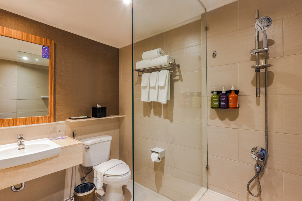Двухместный номер Standard с балконом 2 отдельные кровати в Holiday Inn Resort Phuket Surin Beach, an IHG Hotel