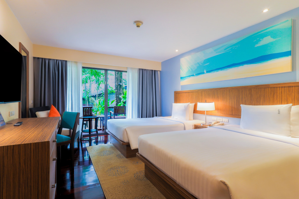 Двухместный номер Standard с балконом 2 отдельные кровати в Holiday Inn Resort Phuket Surin Beach, an IHG Hotel