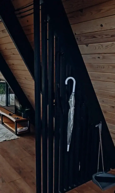 Шале А-фрейм с панорамным остеклением и террасой - фото 17