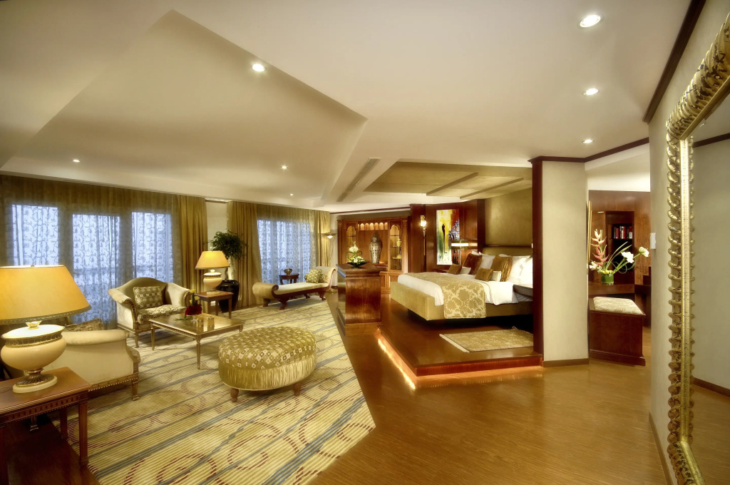 Royal Double Suite with sea view (full double bed)