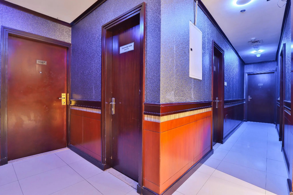 Lobby & Reception