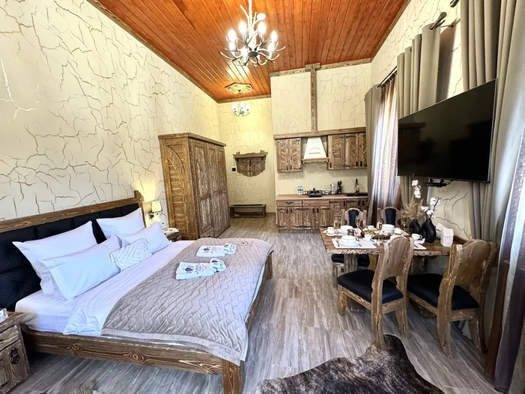 Standard Superior on the 10 Floor Double room with balcony and with mountain view (full double bed)