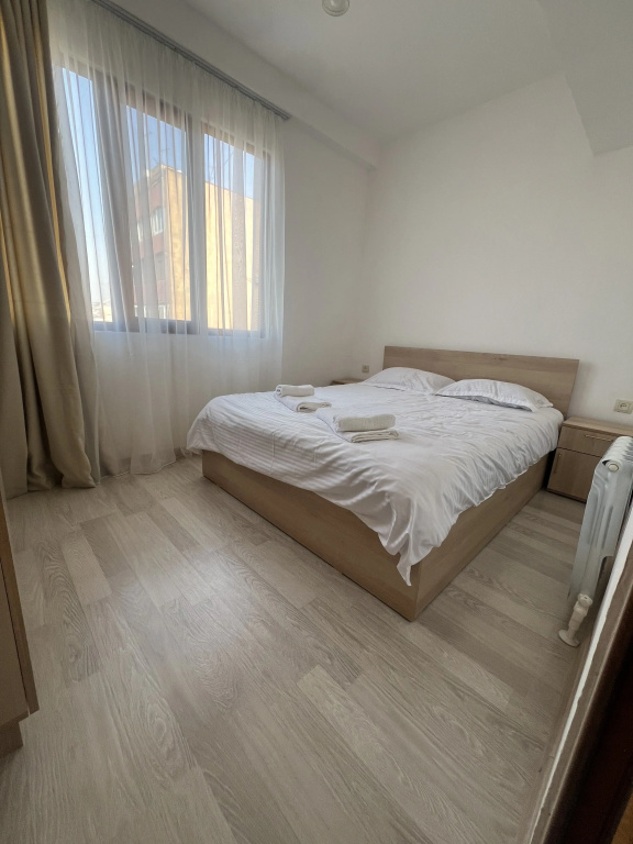 Квартира A two-bedroom apartment with a living room and a balcony in the city center. — фото