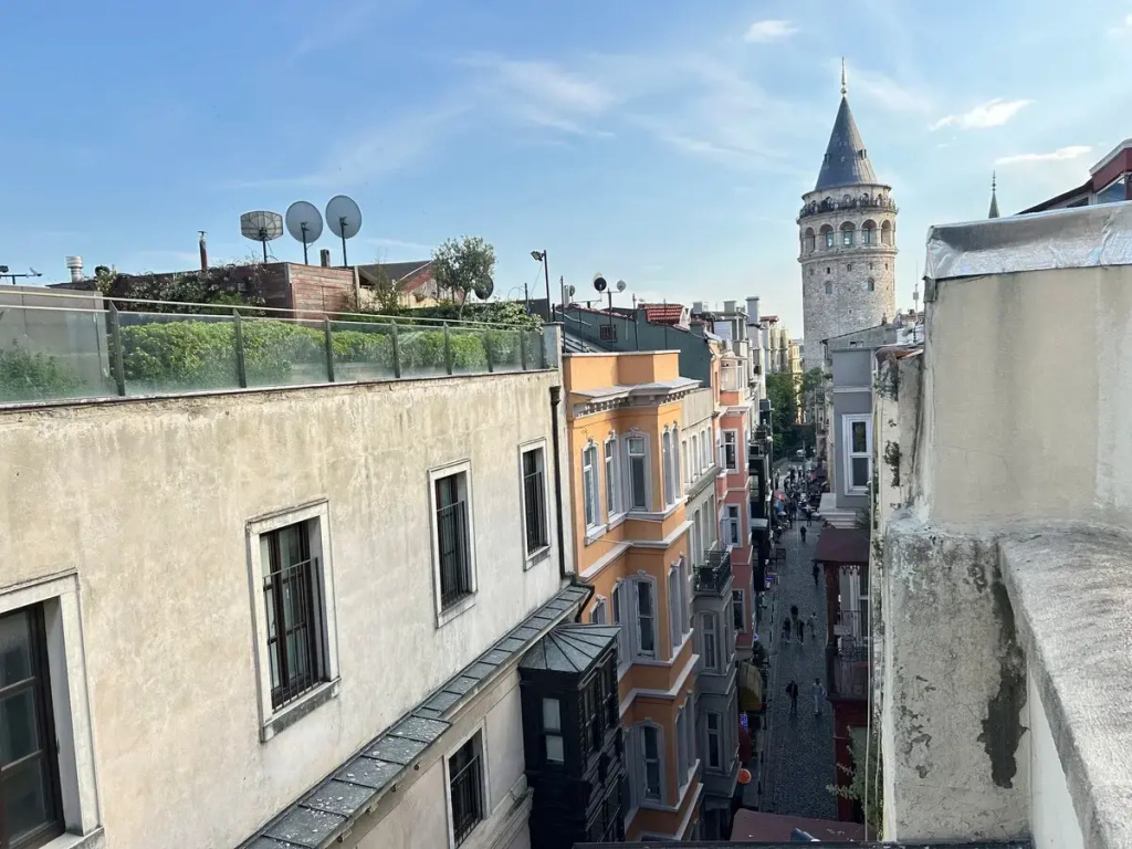 Steps to Galata Tower Apartments