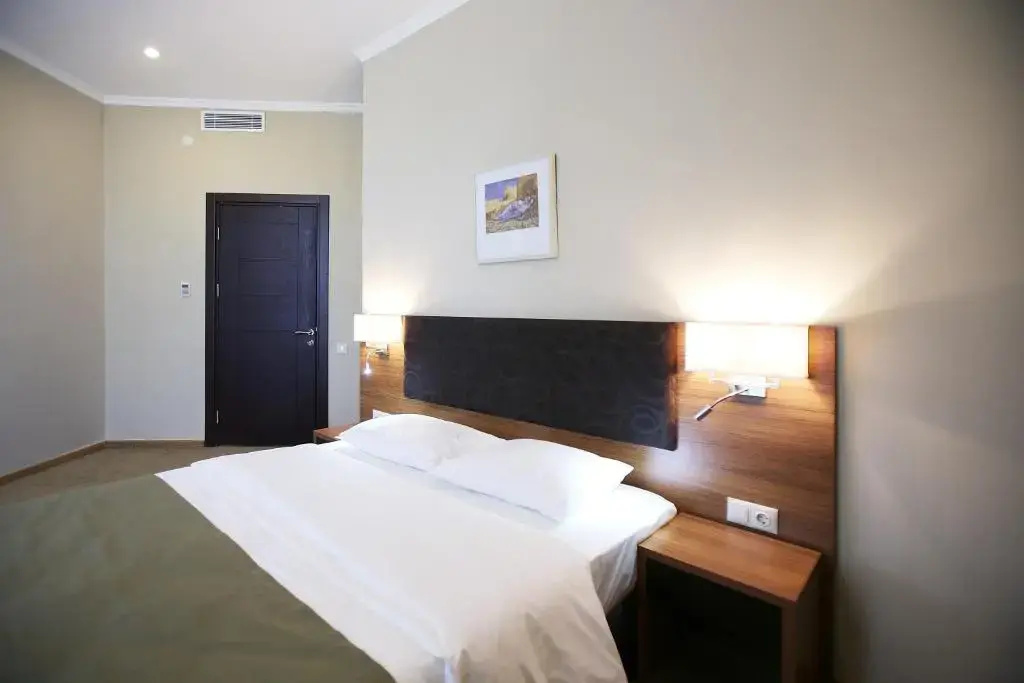Double Suite (full double bed)
