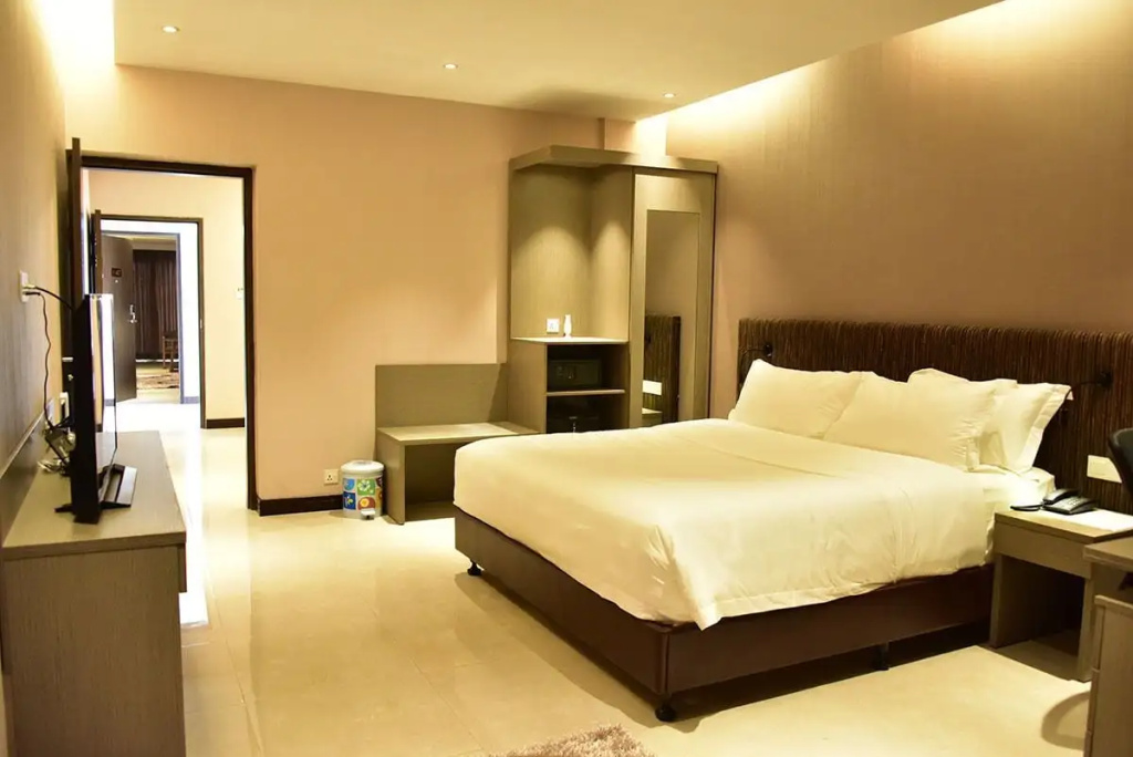 Deluxe Double room (full double bed)