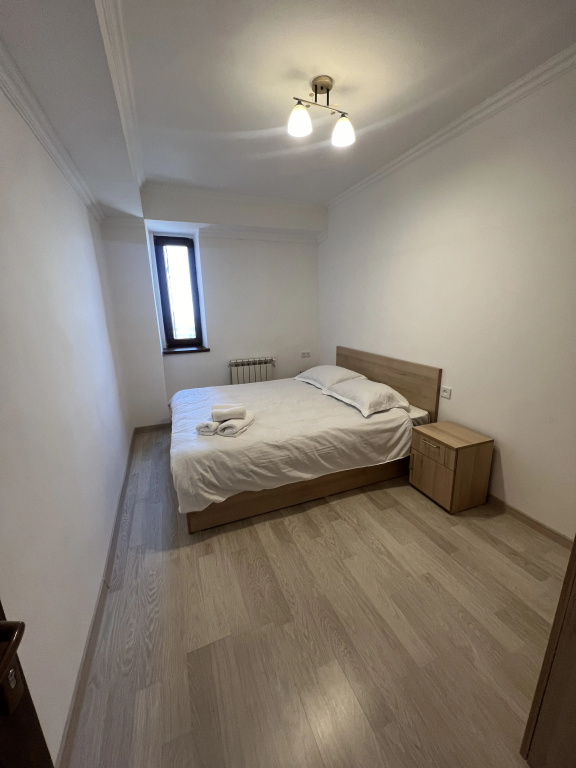 Квартира A two-bedroom apartment with a living room and a balcony in the city center. — фото