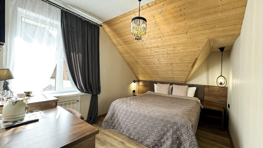 Standard Double Attic room (full double bed)