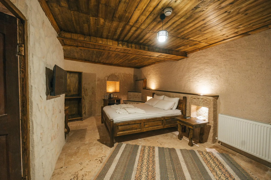 Standard Double room (full double bed)