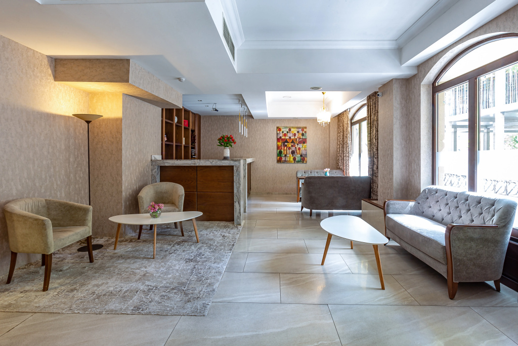 Lobby & Reception