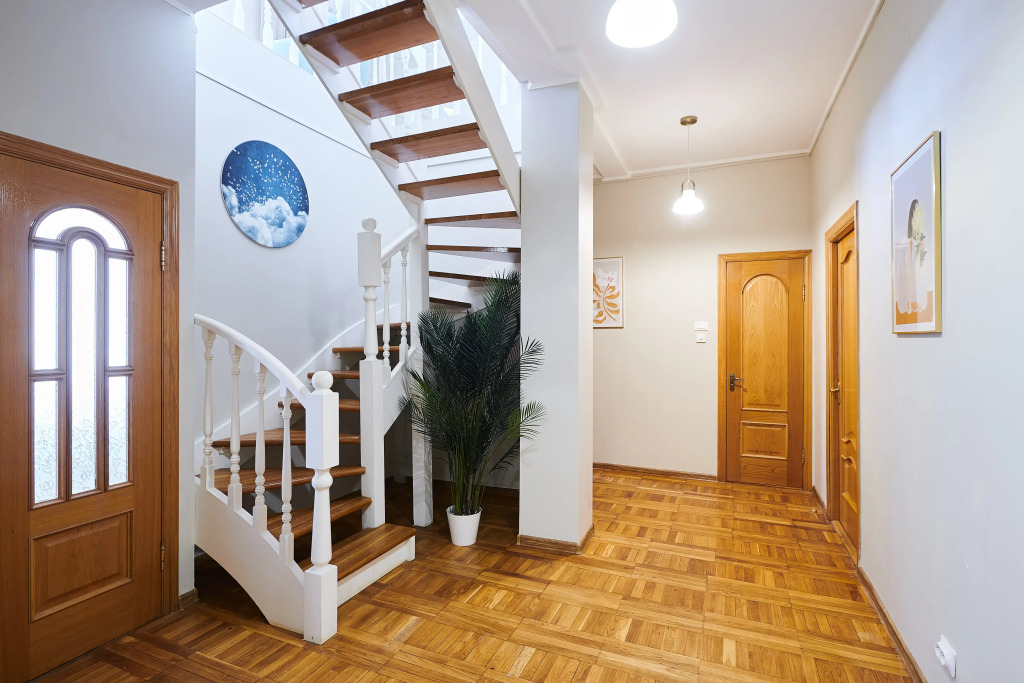 Квартира GM Apartments Двухуровневая с мансардой у Патриарших Прудов