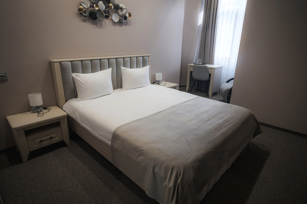 2 Bedrooms Comfort Double room with balcony and with mountain view (full double bed)