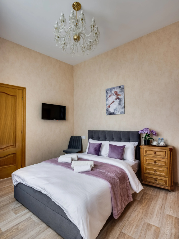 Double Suite with balcony and with courtyard view (full double bed)