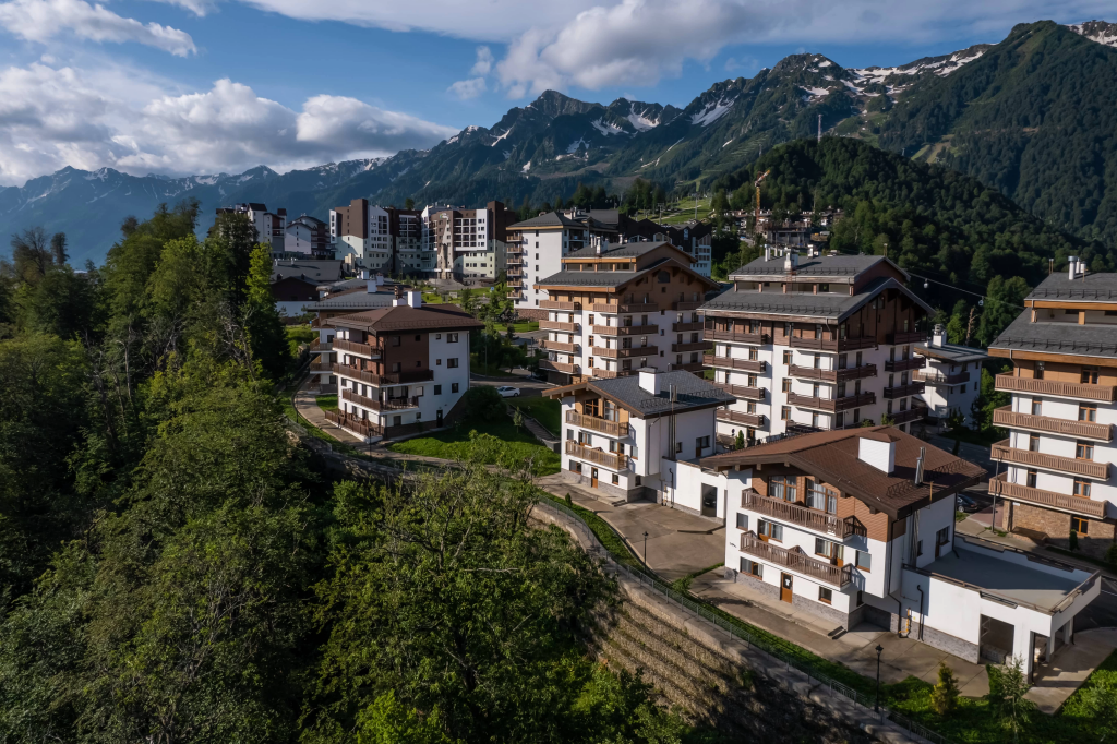 Эсто садок летом. Rosa ski hotel