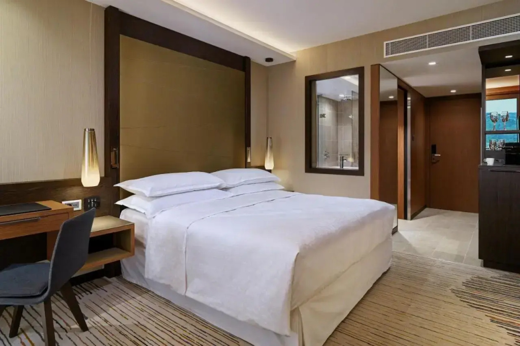 Sheraton Grand Tbilisi Metechi Palace Hotel — фото