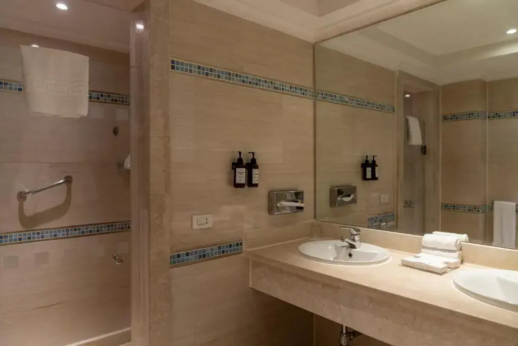 Люкс Posh Club Swim Up Family с балконом в Sunrise Crystal Bay Resort