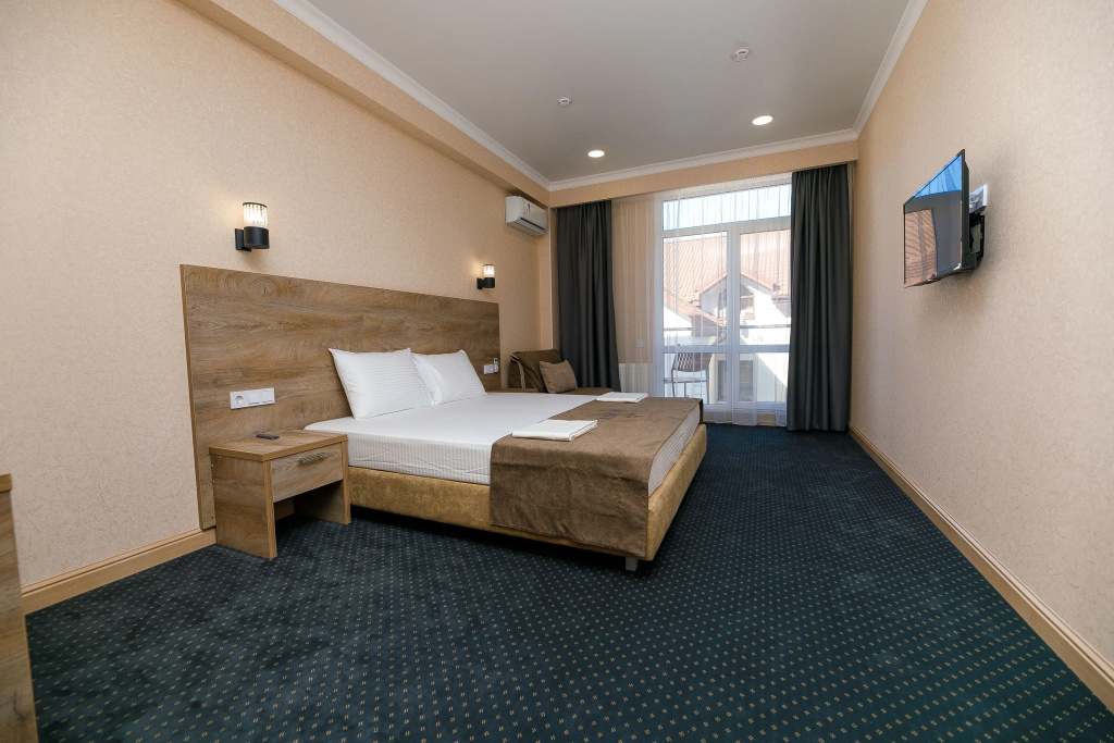Standard Double room with balcony (full double bed)