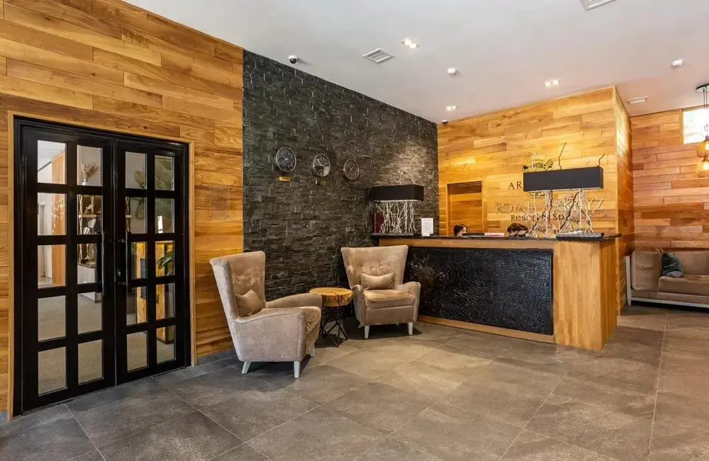 Lobby & Reception