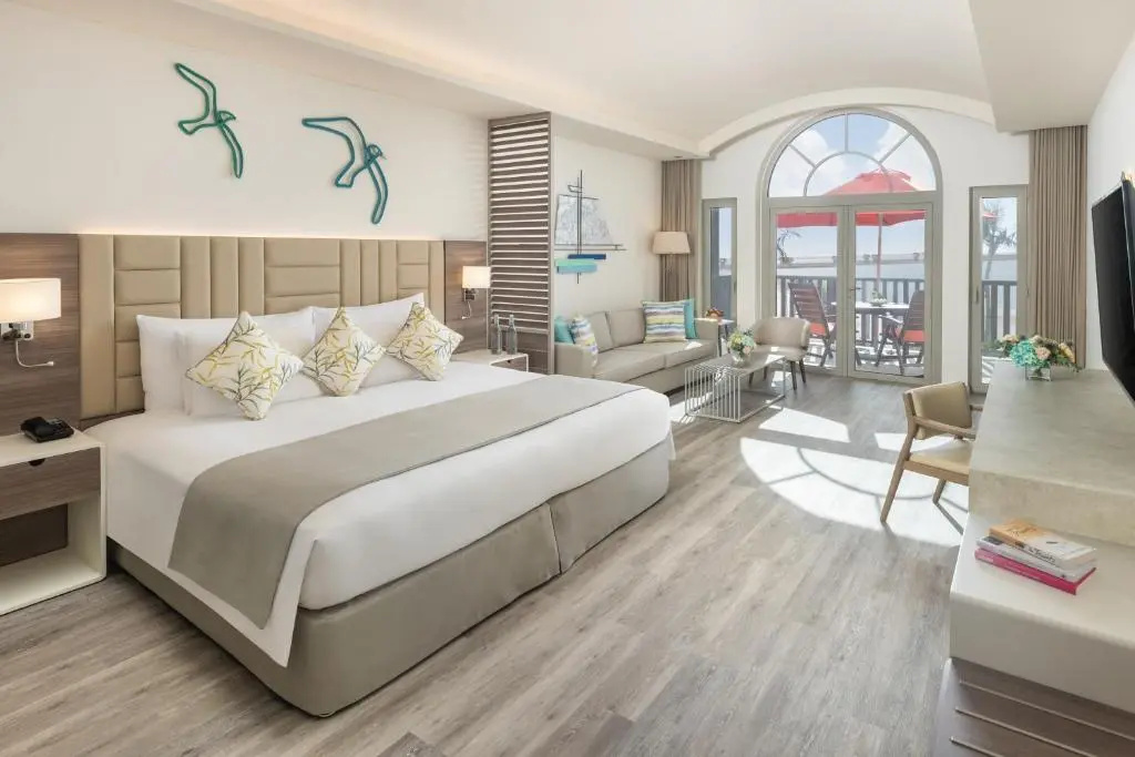 With Dedicated Pool & Beach Junior Suite Sea View