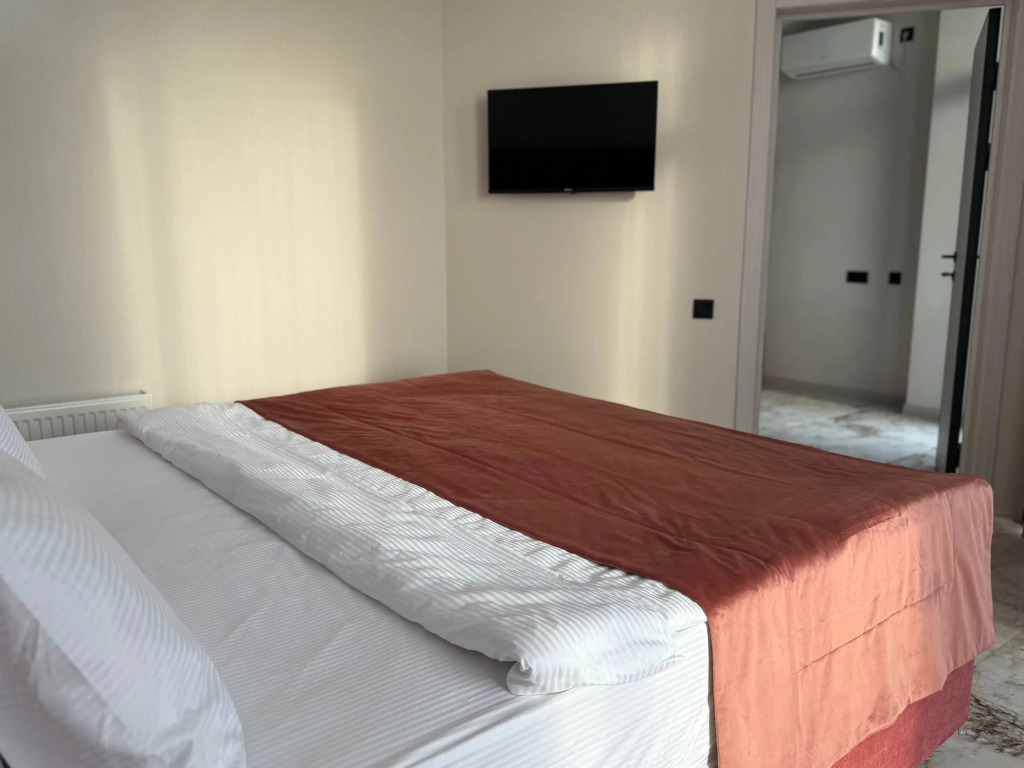 Двухместный люкс с балконом и с красивым видом из окна двуспальная кровать в Лучезарный