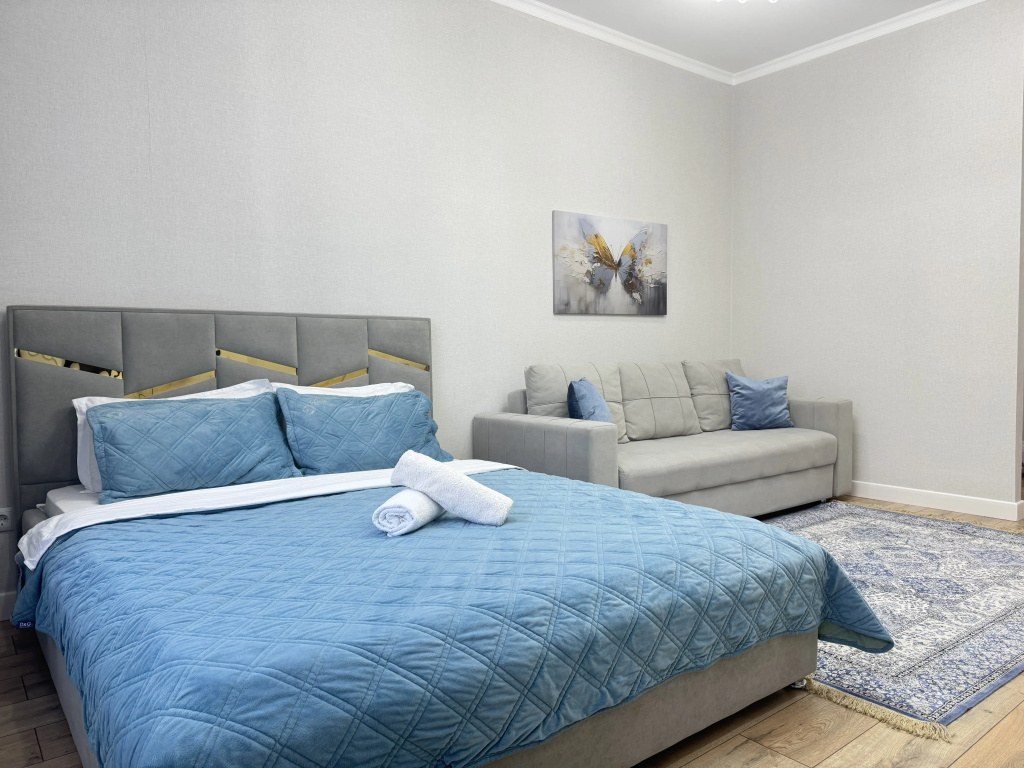 Tikhoye Mesto V Shumnom Gorode Flat
