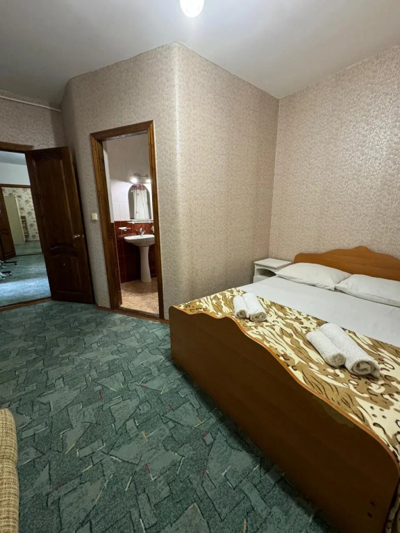 Апартаменты с 3 комнатами в Славный дом