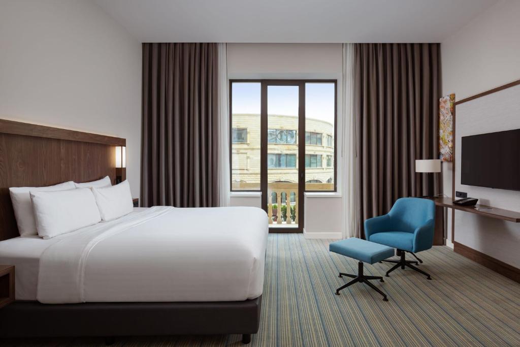 Двухместный номер Superior двуспальная кровать в Отель Courtyard by Marriott Baku