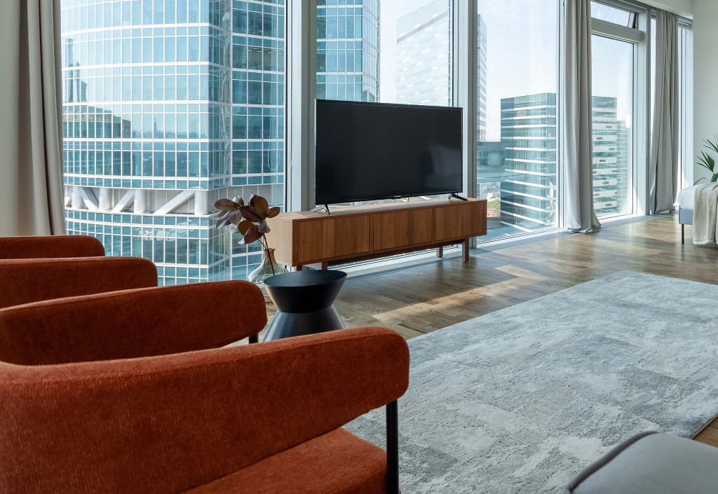Отель на покровке mamaison. Гостиница американские номера екатеринбург. Roomley moscow city. Темный номер в отеле. Гостиница интерконтиненталь тверская.