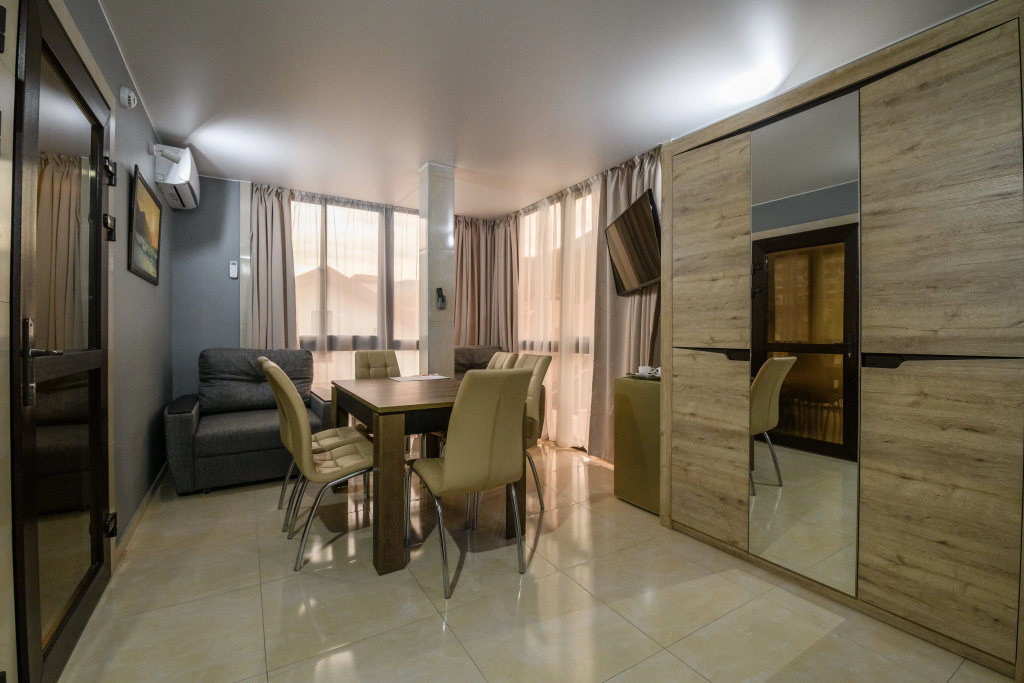Una Akva-Life Hotel Room Type - 2-room Suite with balcony and with mountain view