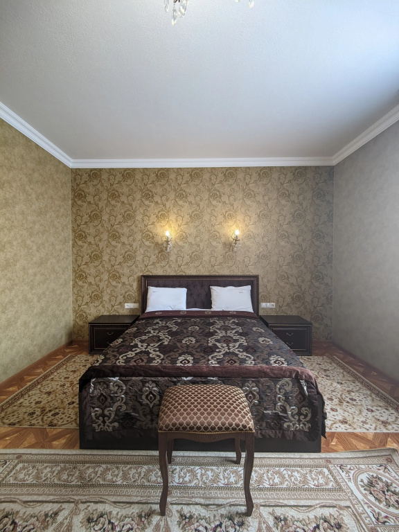 Business Double room (full double bed)