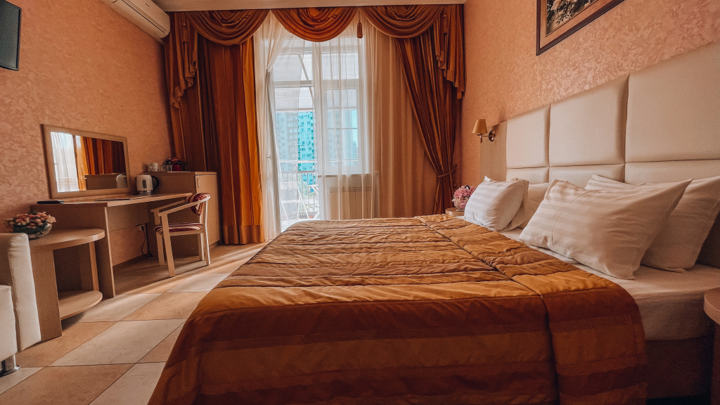 Valmont Hotel Room Type - Double Junior Suite with balcony full double bed