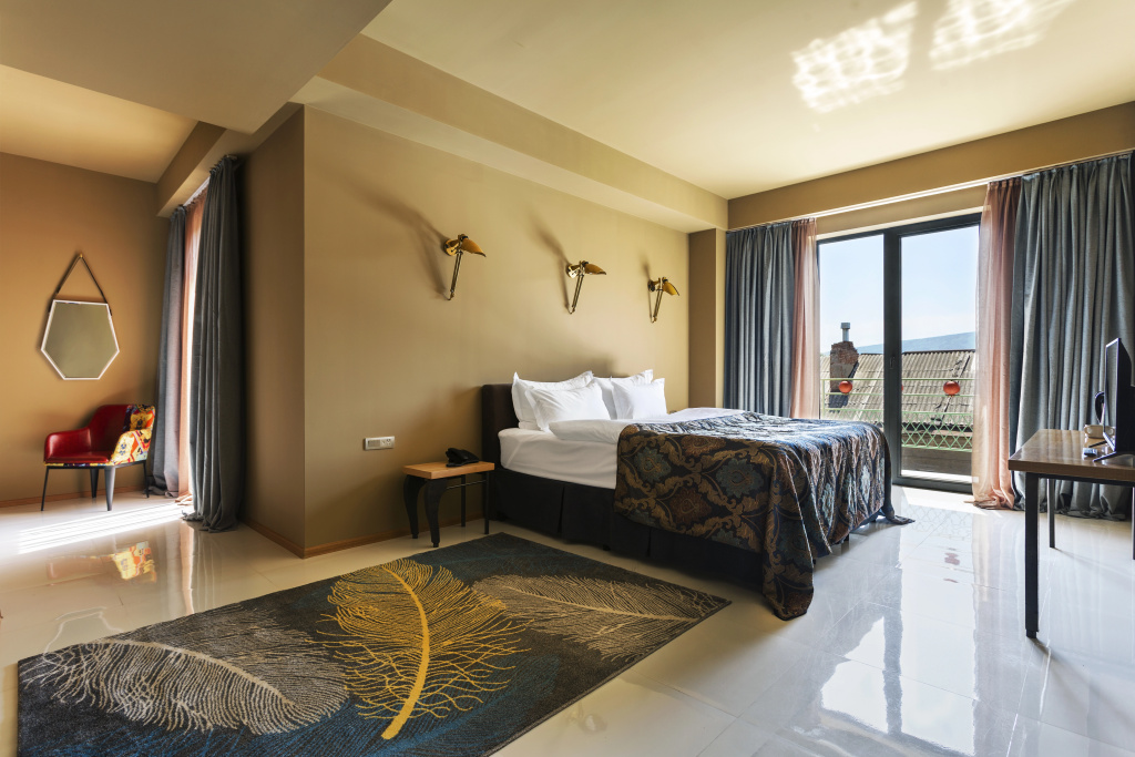 Deluxe Triple room with balcony and with city view