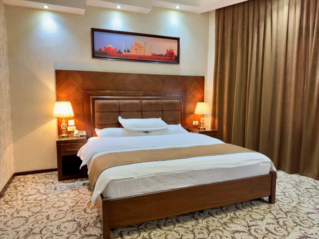Suite with city view