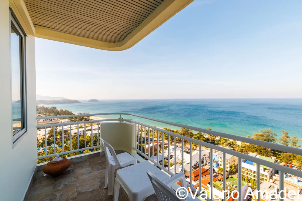 Люкс с 2 комнатами с балконом и с красивым видом из окна в Апартаменты OMNIA  Phuket - Waterfront Karon