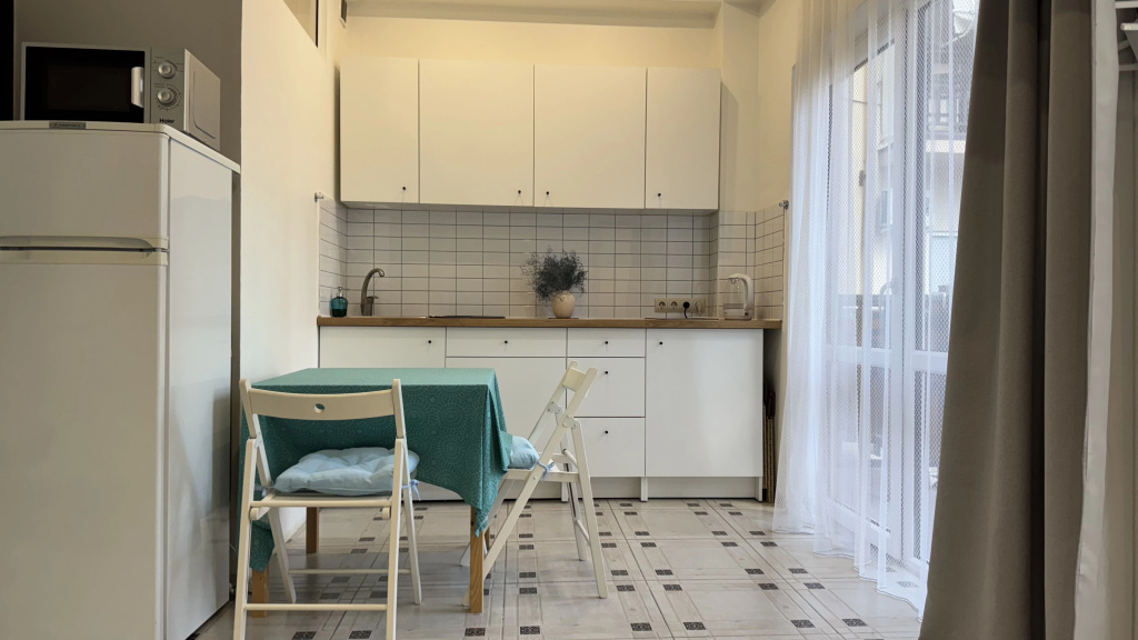 Квартира Бирюзовая студия на Тюльпанов — фото