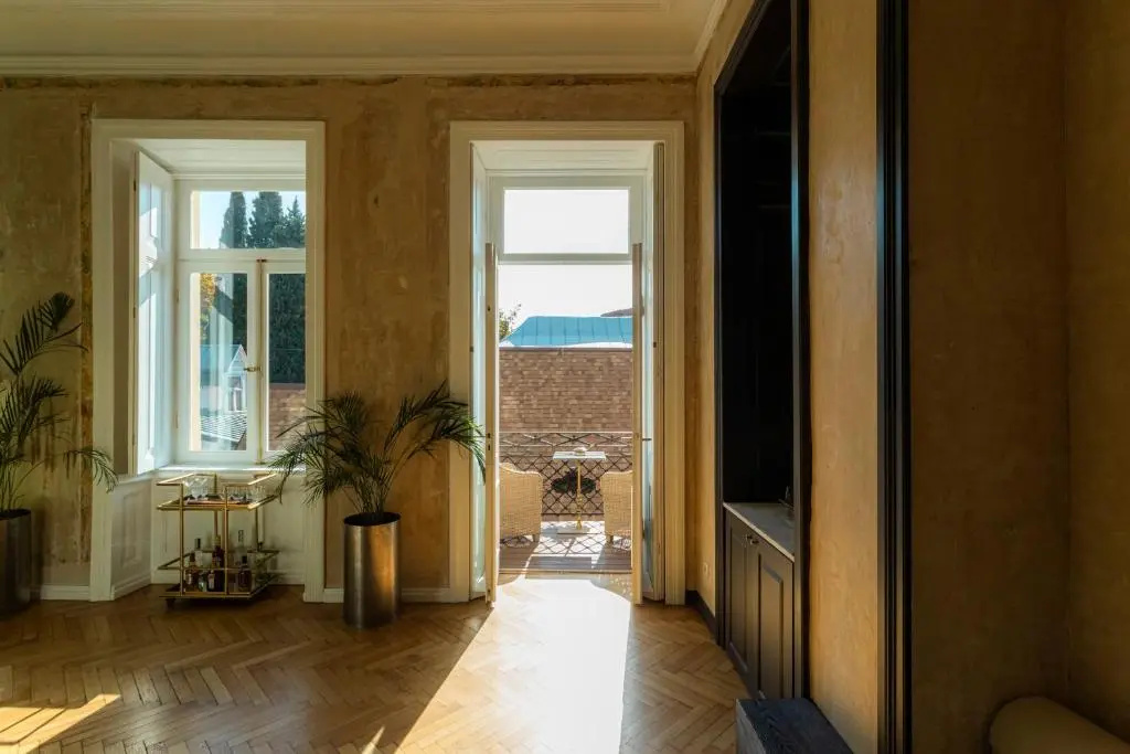 Double Suite with balcony (full double bed)