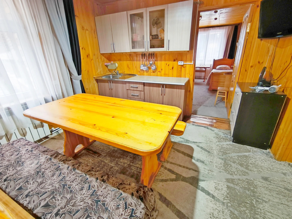 Feniks Mini-hotel - Tap to explore photos