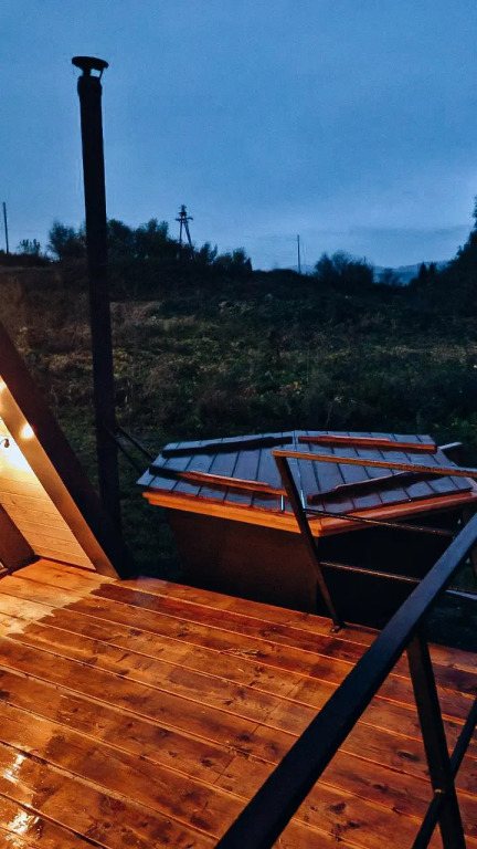 Шале А-фрейм с панорамным остеклением и террасой - фото 5