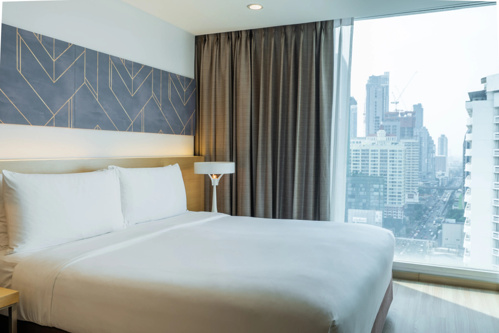 Deluxe Double room with city view (full double bed)