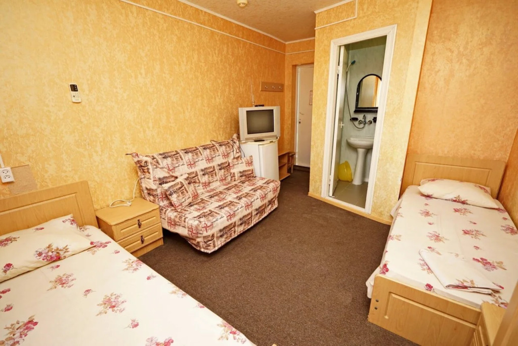 Четырёхместный номер Standard с балконом в Радуга у моря