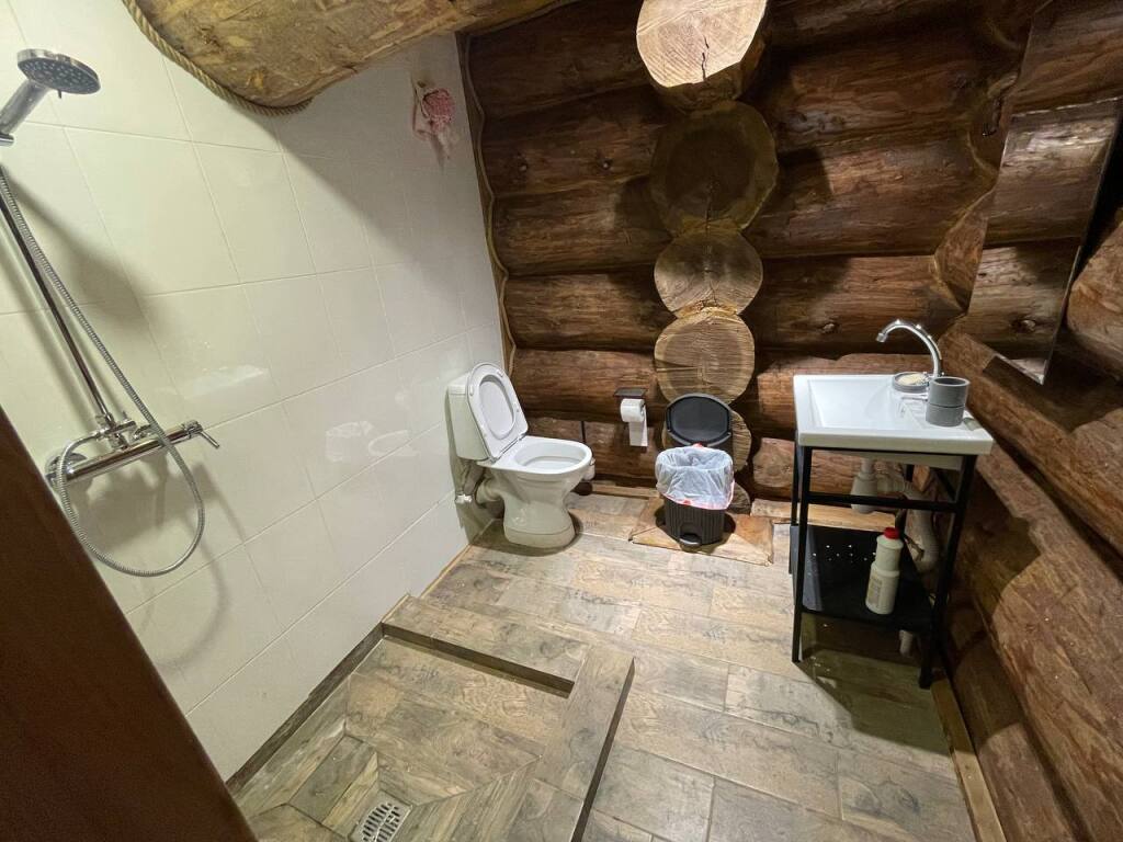 Четырёхместный номер №2 с красивым видом из окна в Дубки